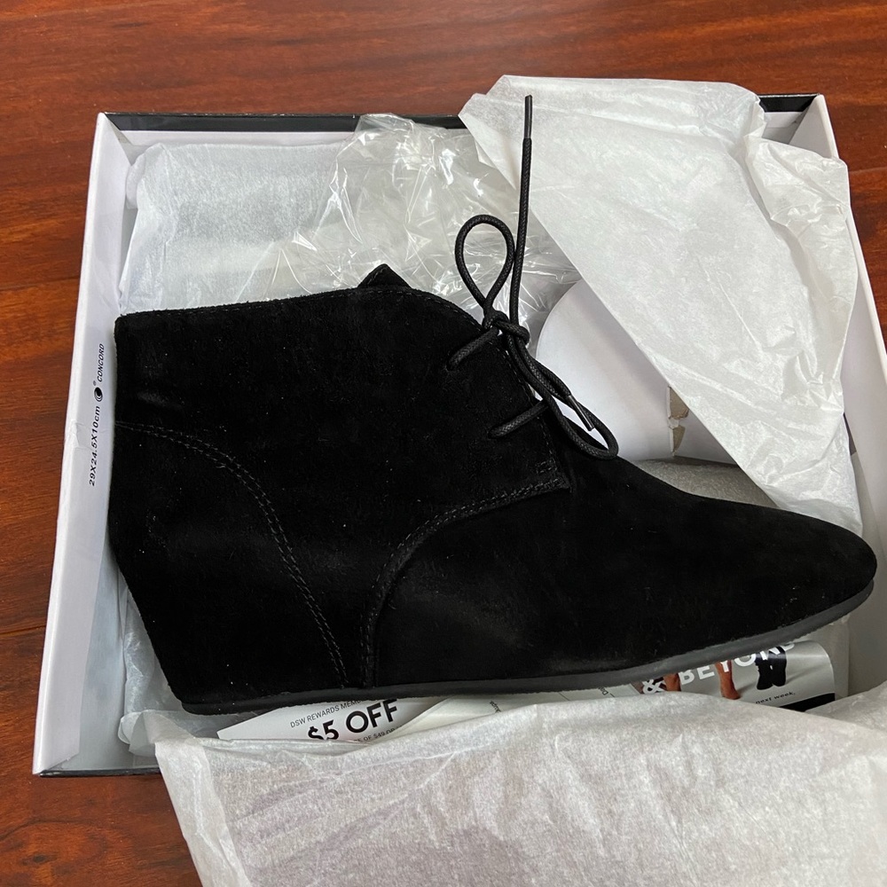 Nine West size 9 *wide width* Booties